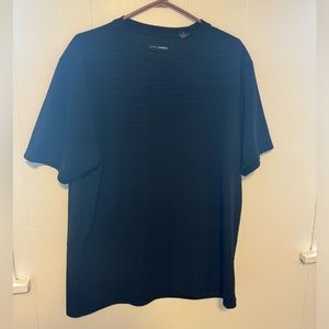 Men’s very classy dress shirt sz LARGE.